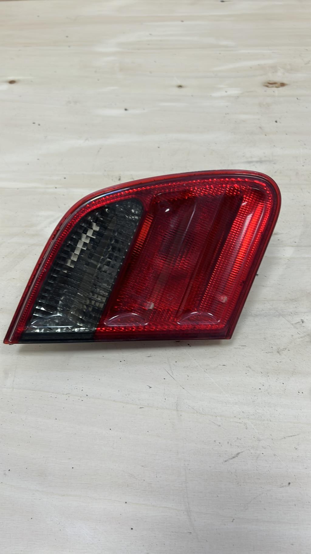 Feu arriere secondaire gauche (feux) MERCEDES CLASSE E 124 PHASE 2  - 1