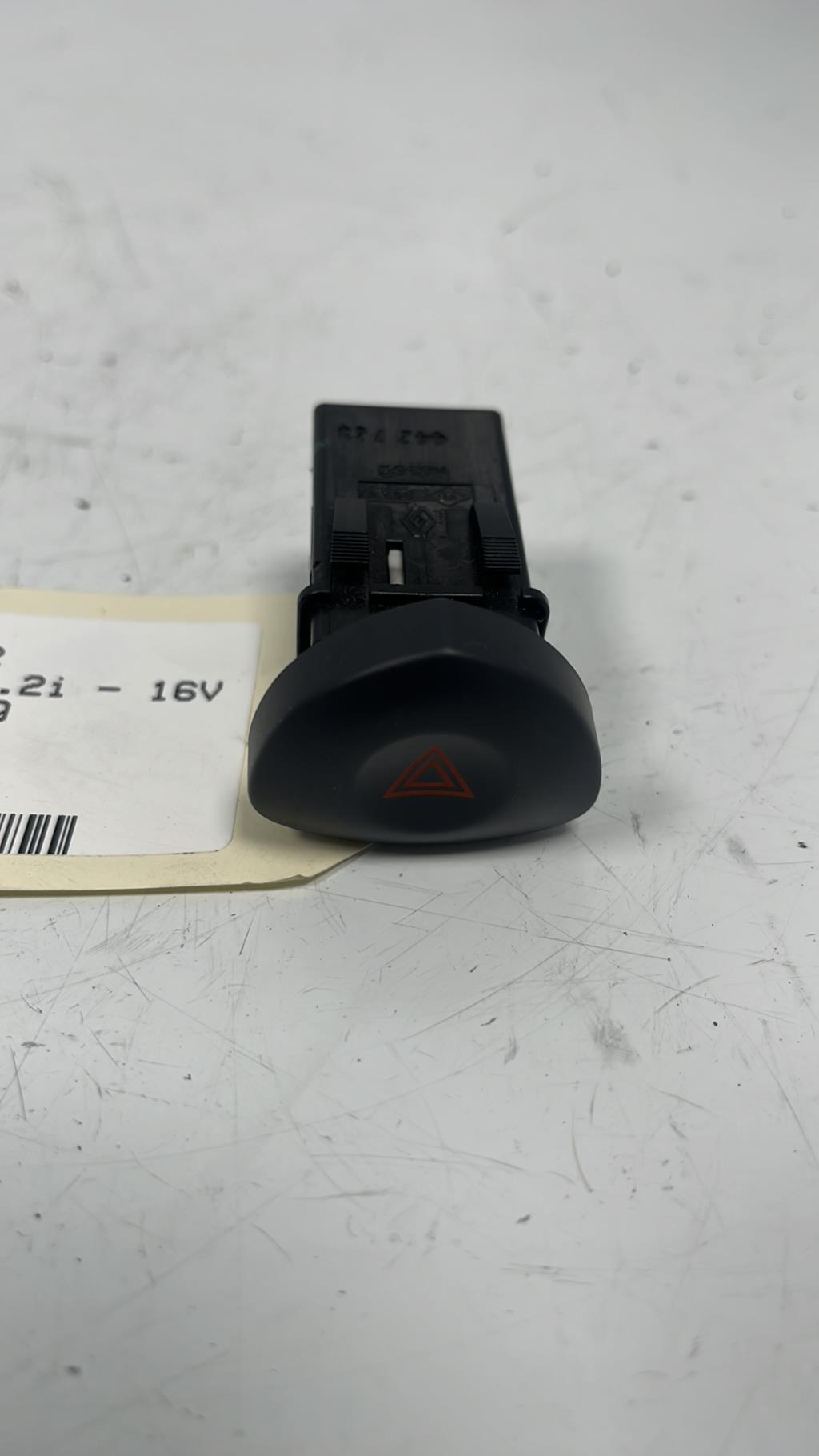 Bouton de warning RENAULT CLIO 2 PHASE 2 Essence - 1
