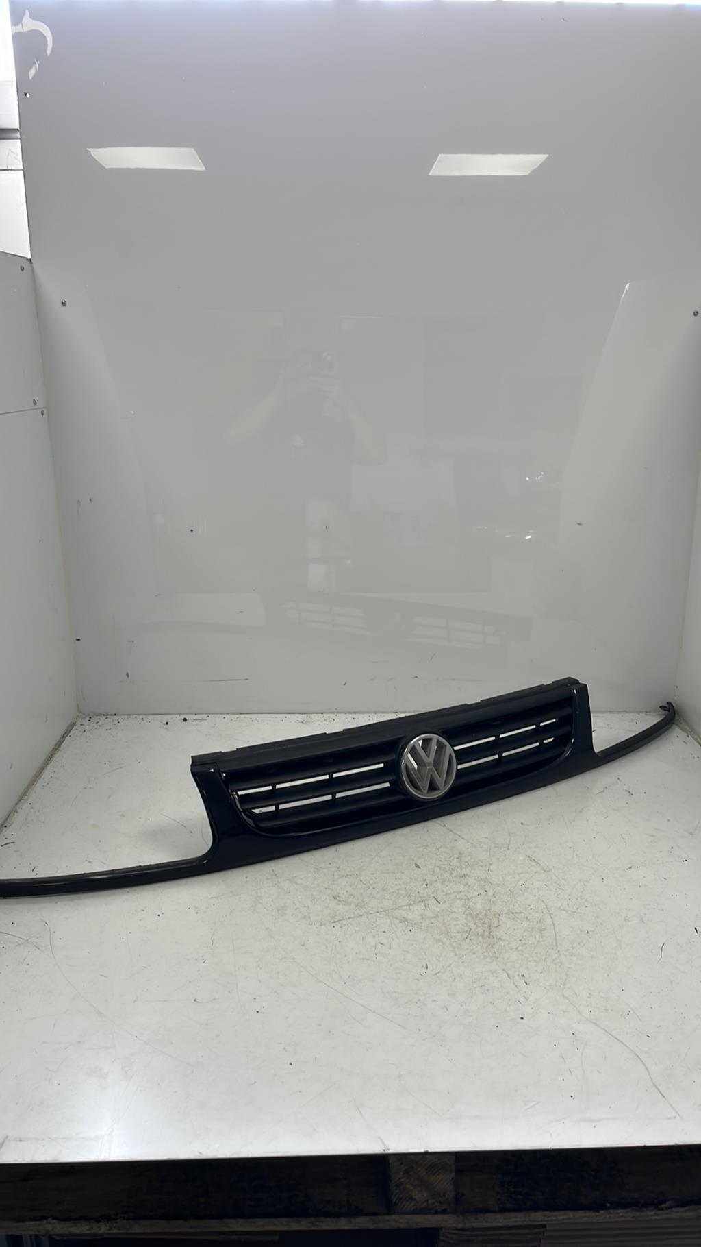 Calandre VOLKSWAGEN POLO 3 PHASE 1 Diesel - 1
