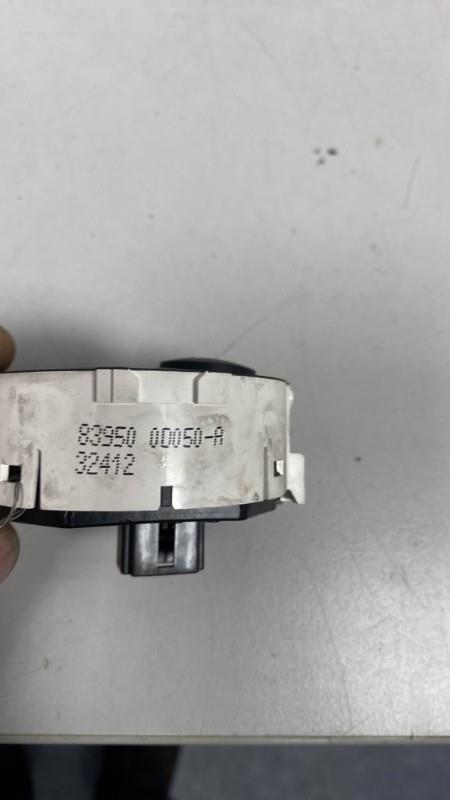 Bouton de warning TOYOTA YARIS 3 PHASE 1 Essence - 1