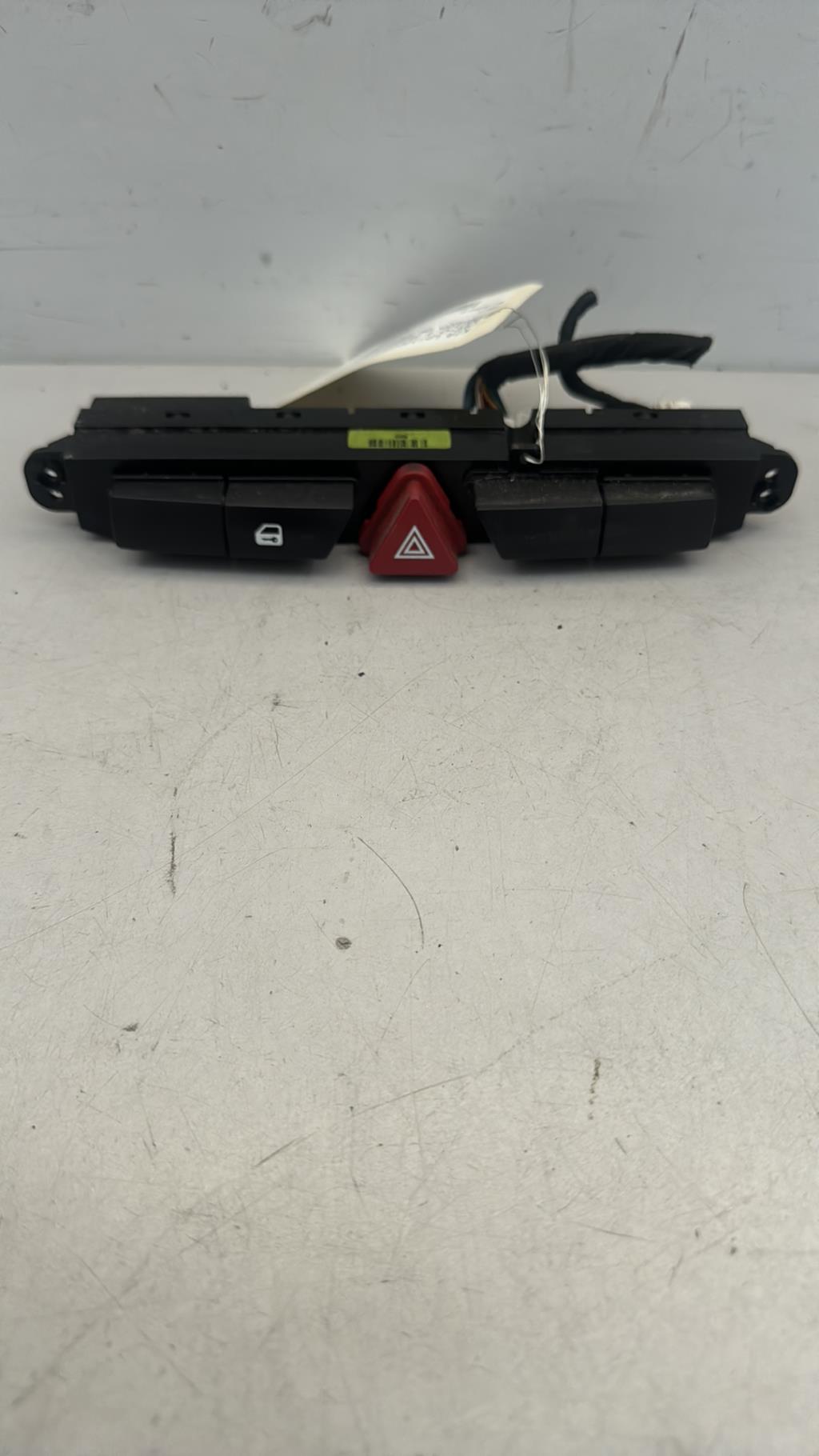 Bouton de warning KIA CEE-D 1 PHASE 1 Essence - 1