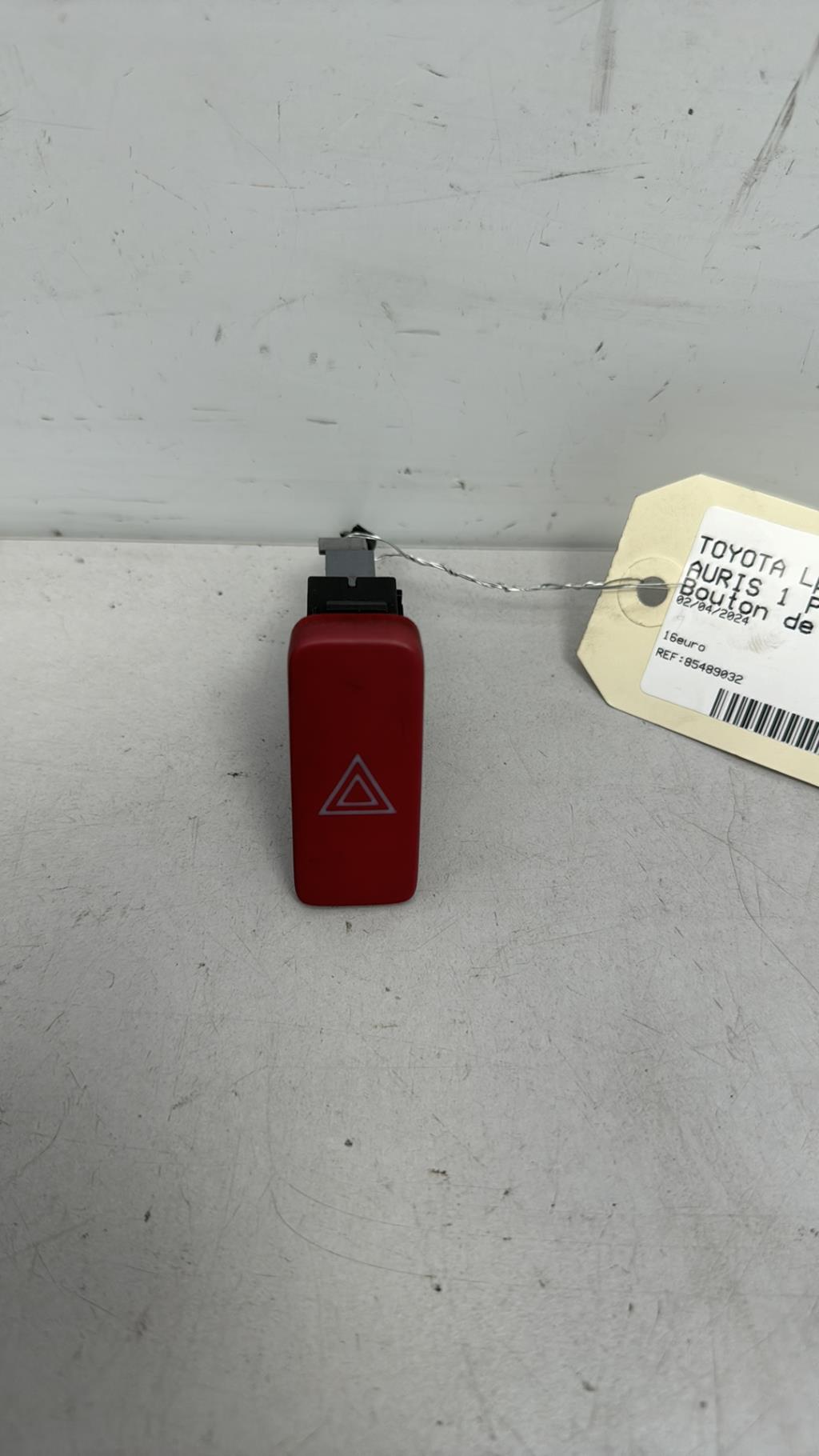 Bouton de warning TOYOTA AURIS 1 PHASE 1 Diesel - 1