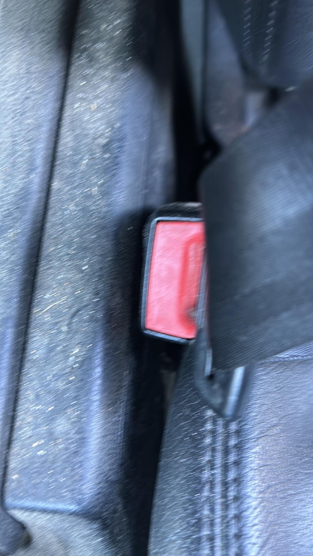 Attache ceinture avant gauche AUDI A4 2 AVANT PHASE 1 BREAK Diesel - 1