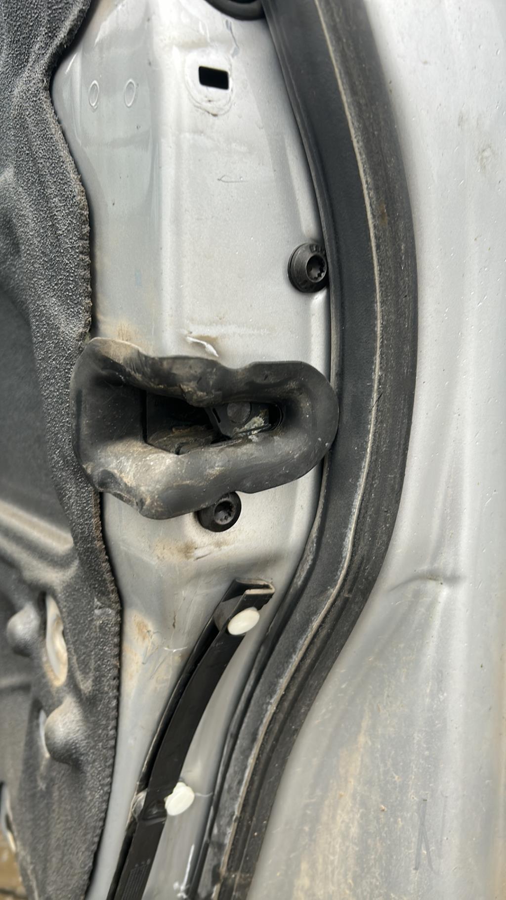 Serrure avant droit AUDI A4 2 AVANT PHASE 1 BREAK Diesel - 1