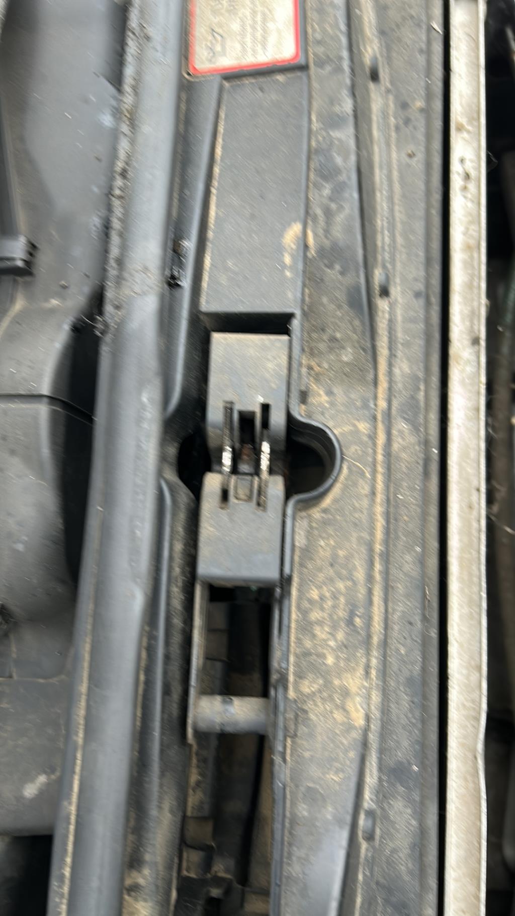 Serrure de capot AUDI A4 2 AVANT PHASE 1 BREAK Diesel - 1