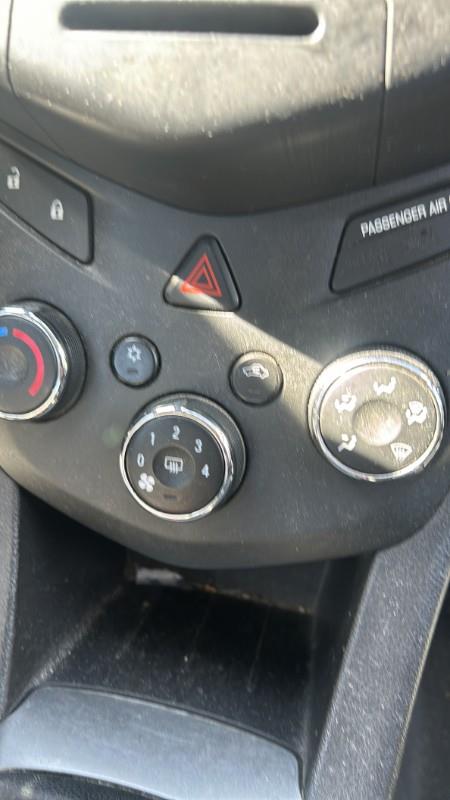 Bouton de warning CHEVROLET AVEO 2 Essence - 1
