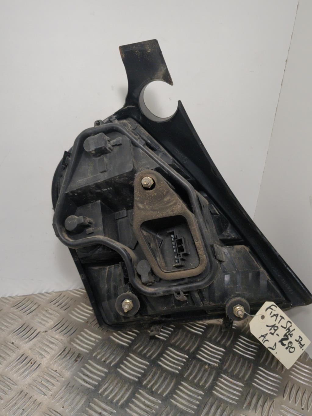 Fanale posteriore principale destro (luci) FIAT STILO Diésel - 1