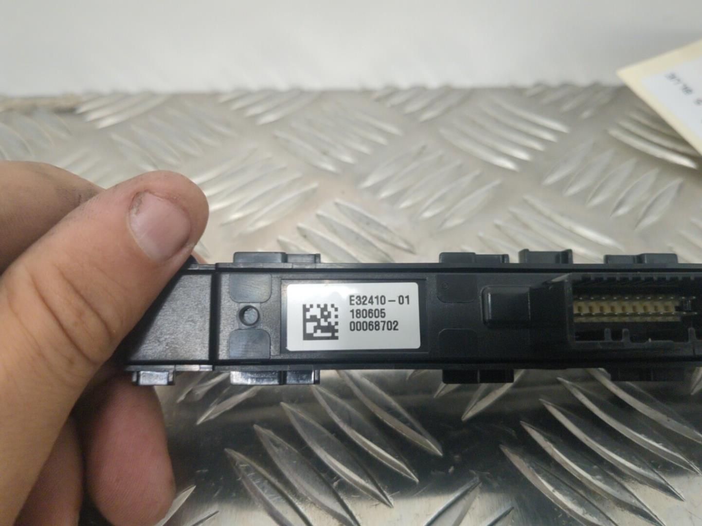 Commande autoradio RENAULT MEGANE 4 PHASE 1 Diesel - 1