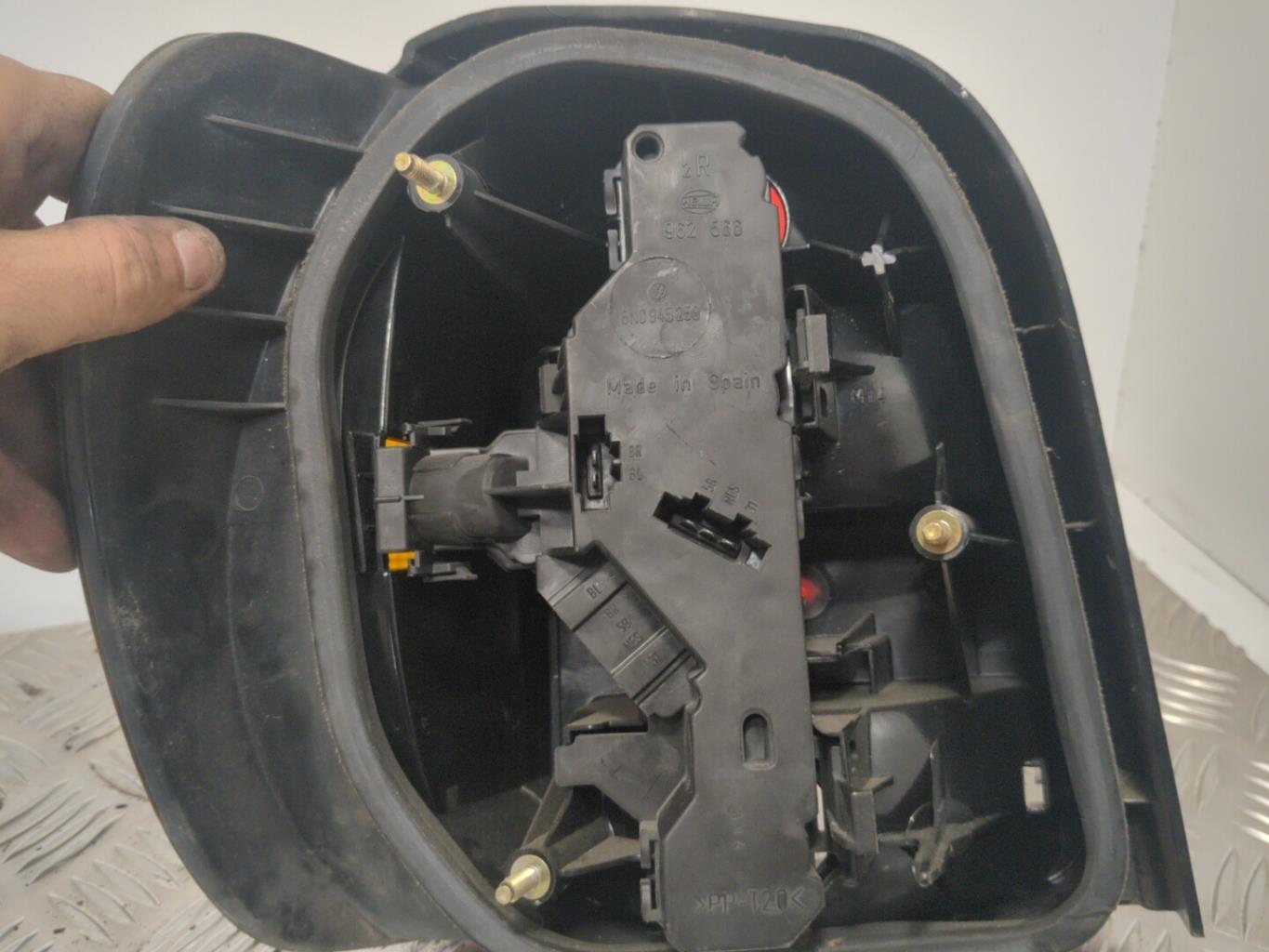 Fanale posteriore principale destro (luci) VOLKSWAGEN POLO 3 PHASE 1 Gasolina - 1