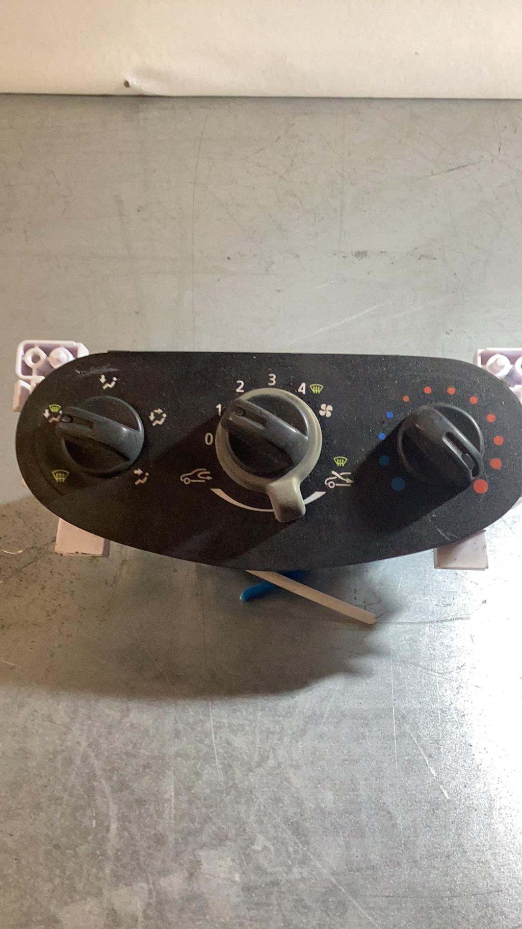 Commande chauffage DACIA SANDERO  - 1