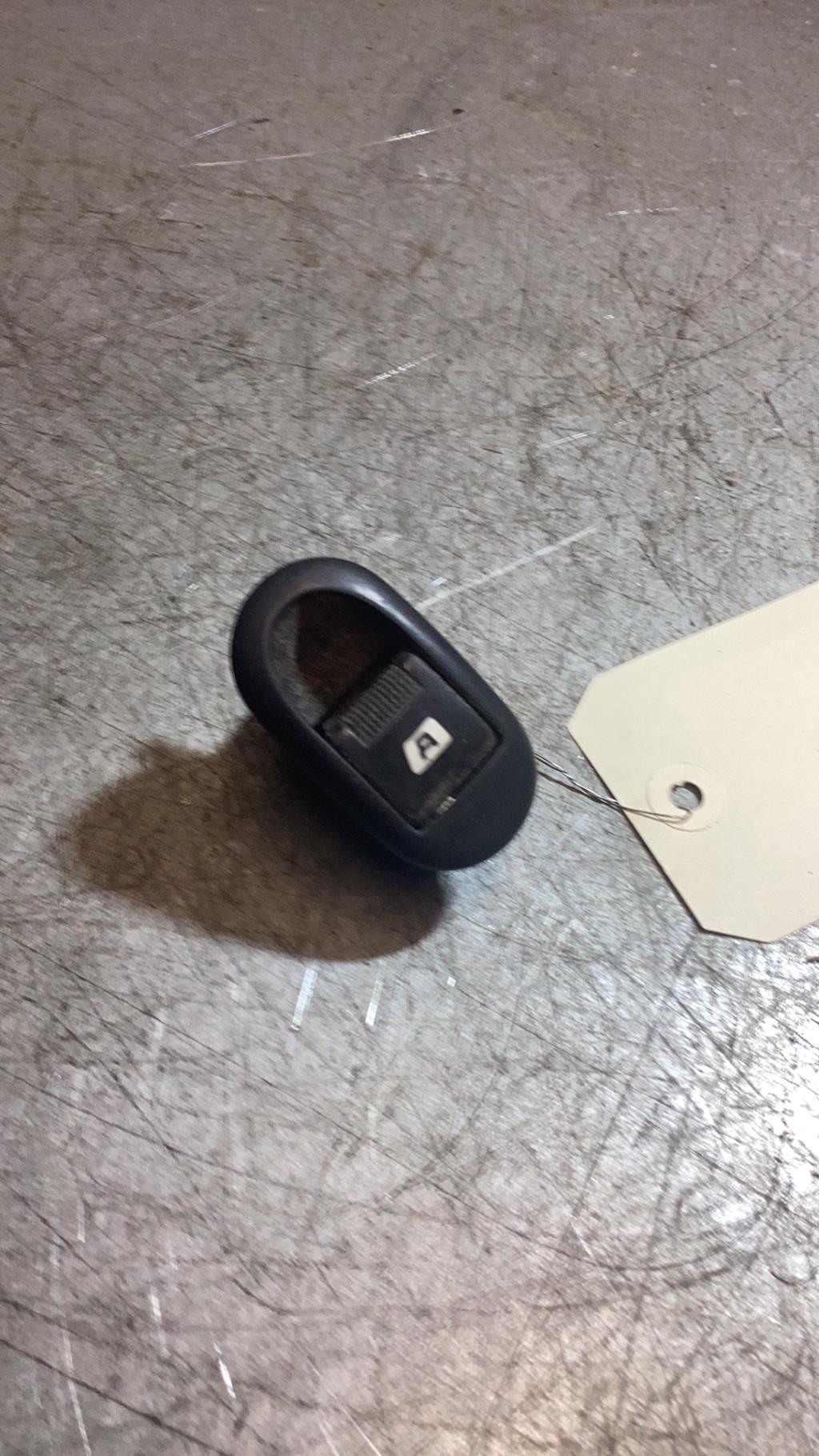 Interrupteur de leve vitre PEUGEOT 1007  - 1