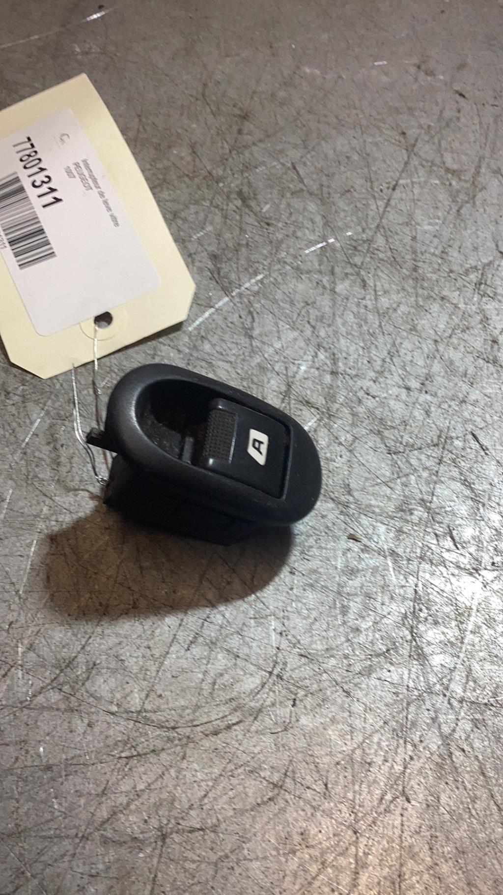 Interrupteur de leve vitre PEUGEOT 1007  - 1