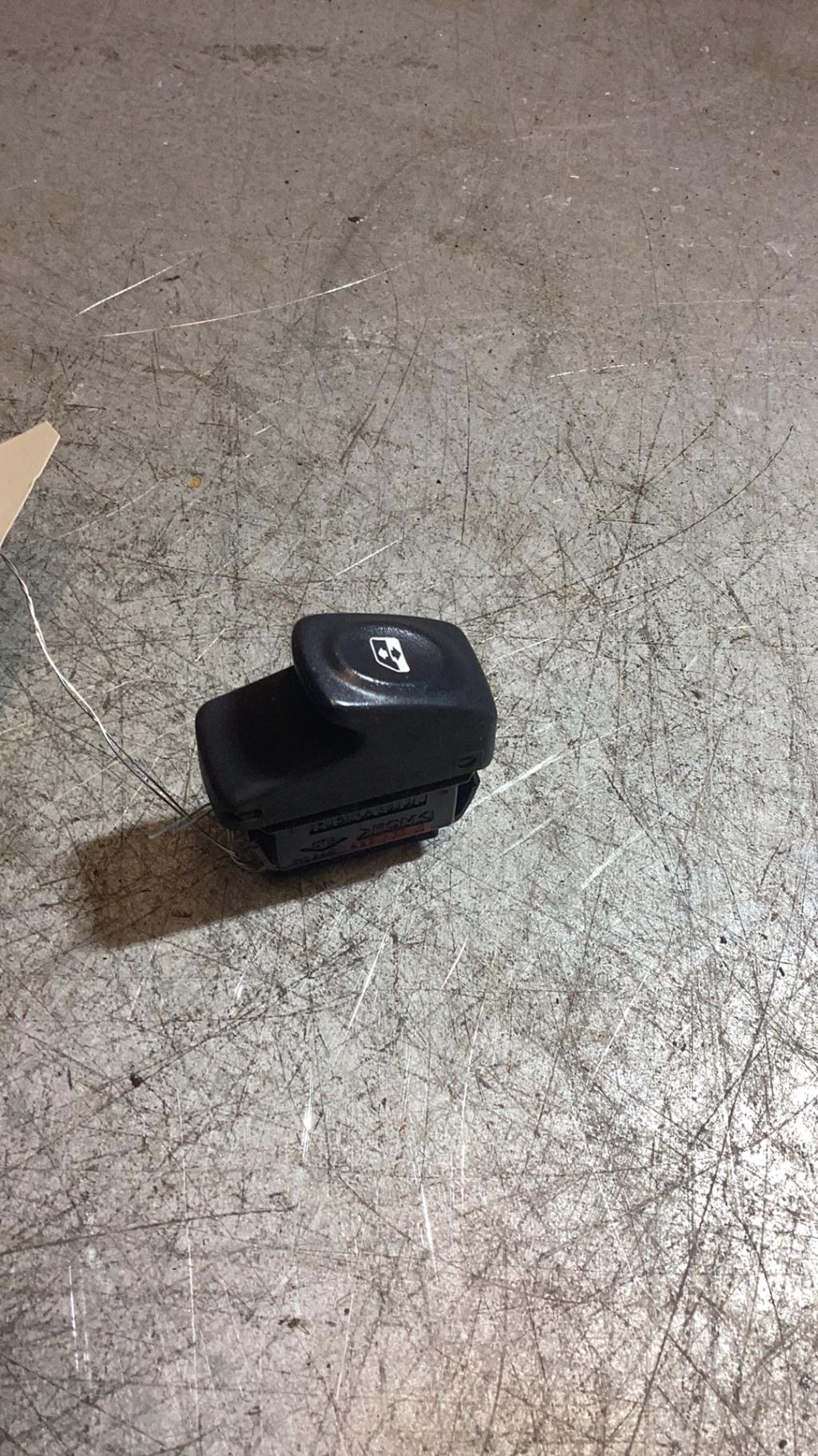 Interrupteur de leve vitre RENAULT CLIO  - 1
