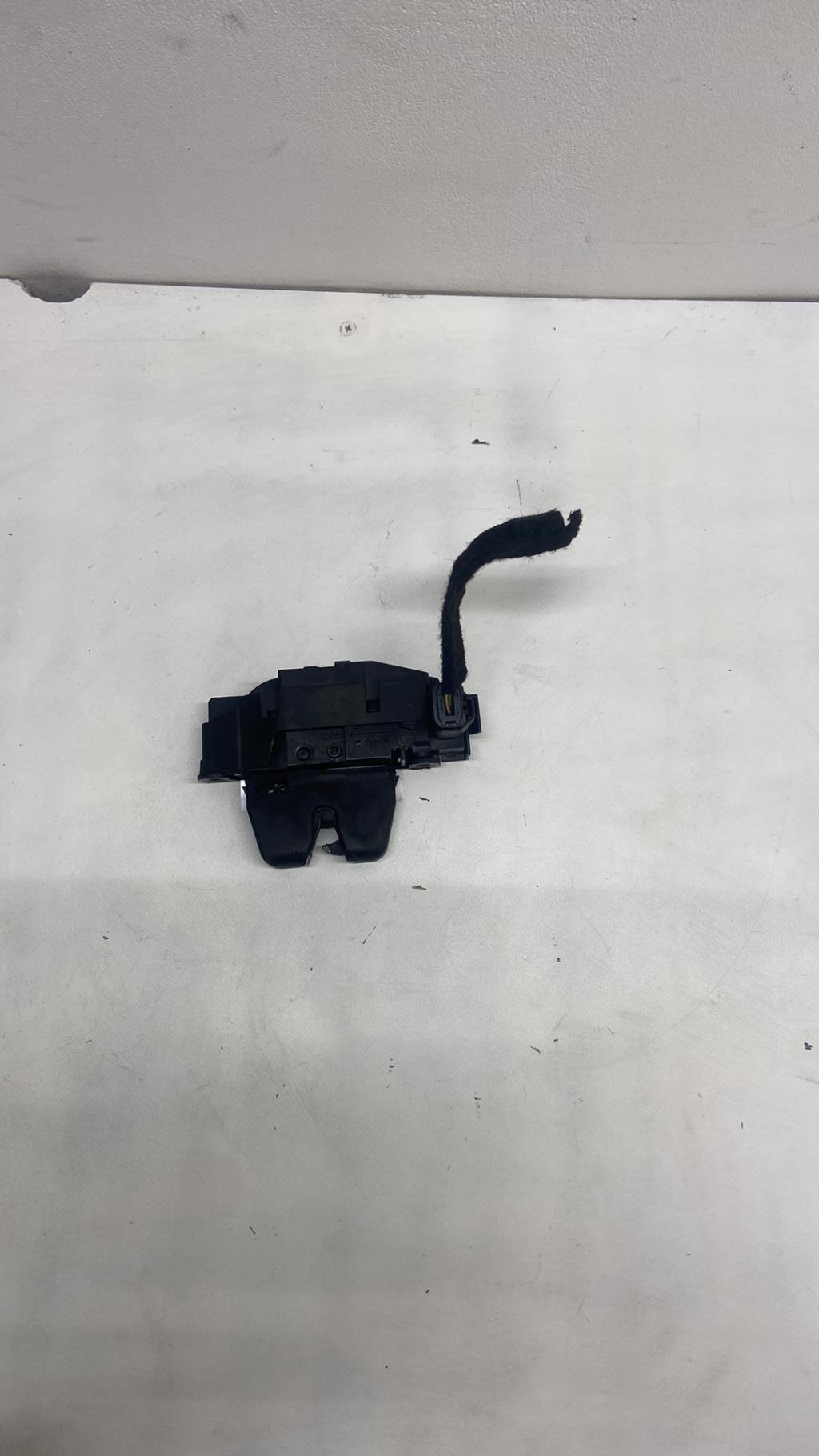Serrure de hayon PEUGEOT 308 2 PHASE 1 Essence - 1