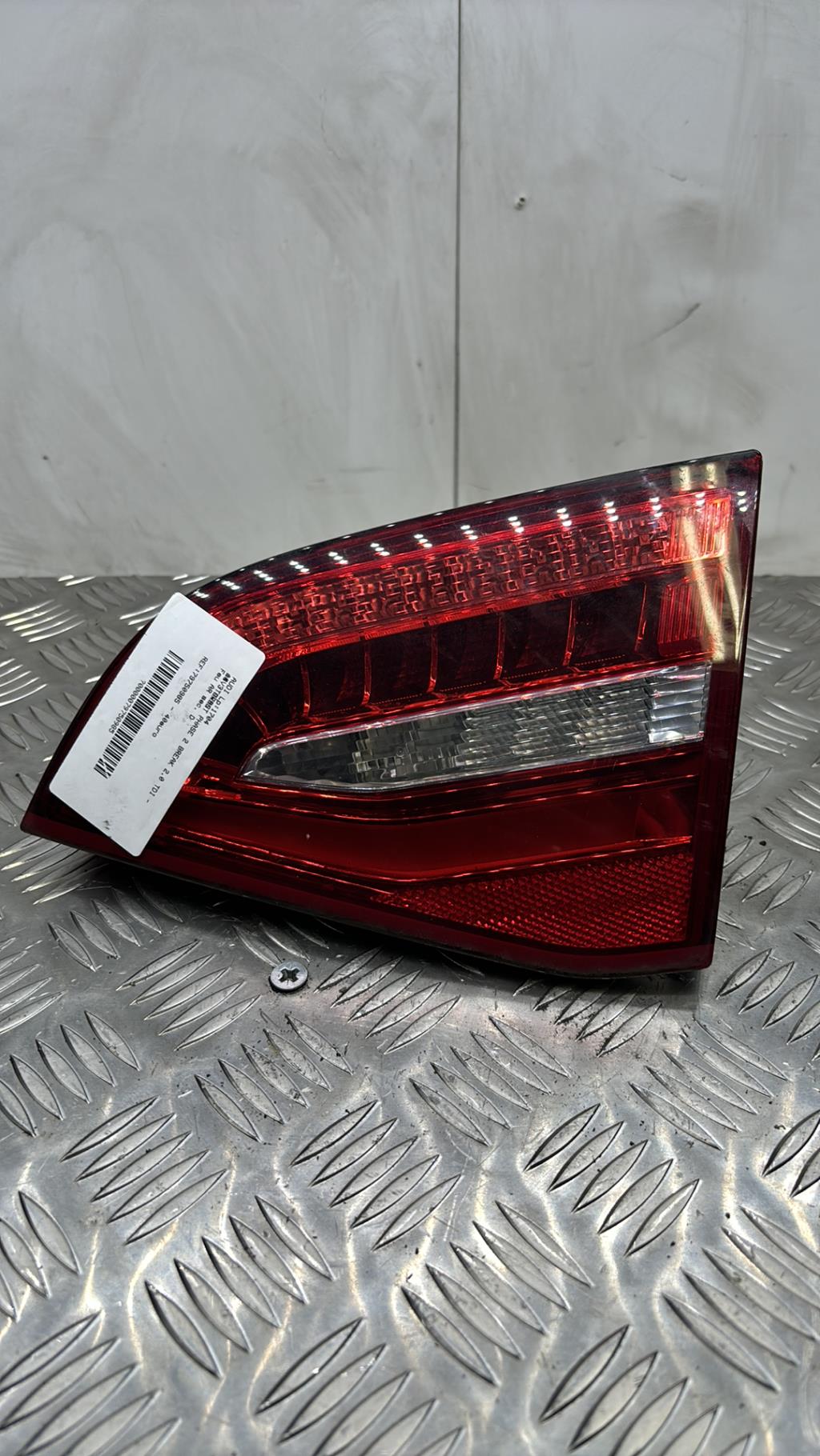 Feu arriere secondaire droit (feux) AUDI A4 3 AVANT PHASE 2 BREAK Diesel - 1