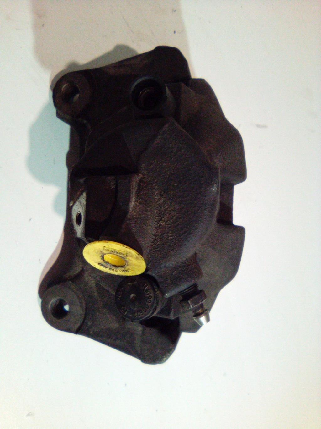 Etrier avant gauche (freinage) AUDI A4 2 AVANT PHASE 1 BREAK Diesel - 1