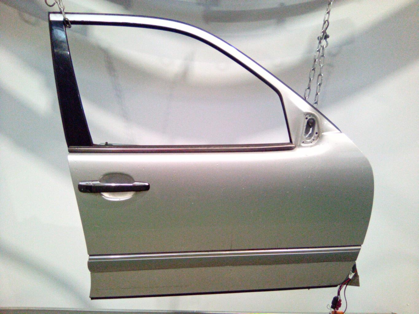 Porte avant droit MERCEDES CLASSE E 210 PHASE 1 Essence - 1