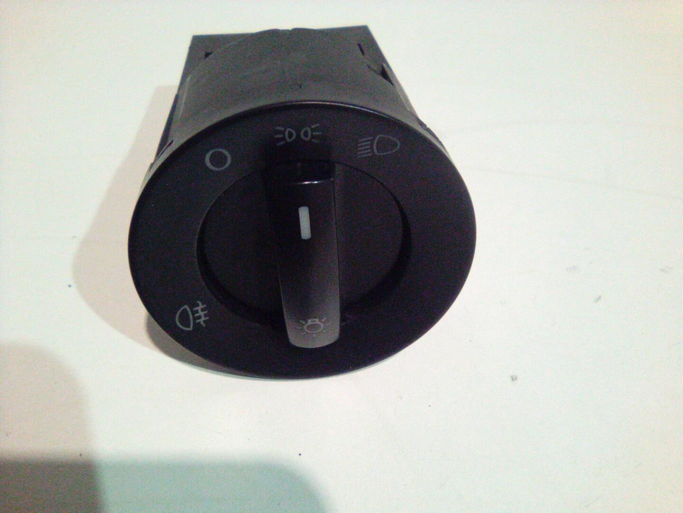 Commande de phare VOLKSWAGEN POLO 4 PHASE 1 Diesel - 1