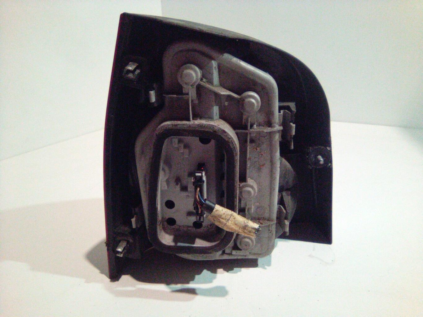 Fanale posteriore principale destro (luci) VOLKSWAGEN POLO 4 PHASE 1 Diésel - 1