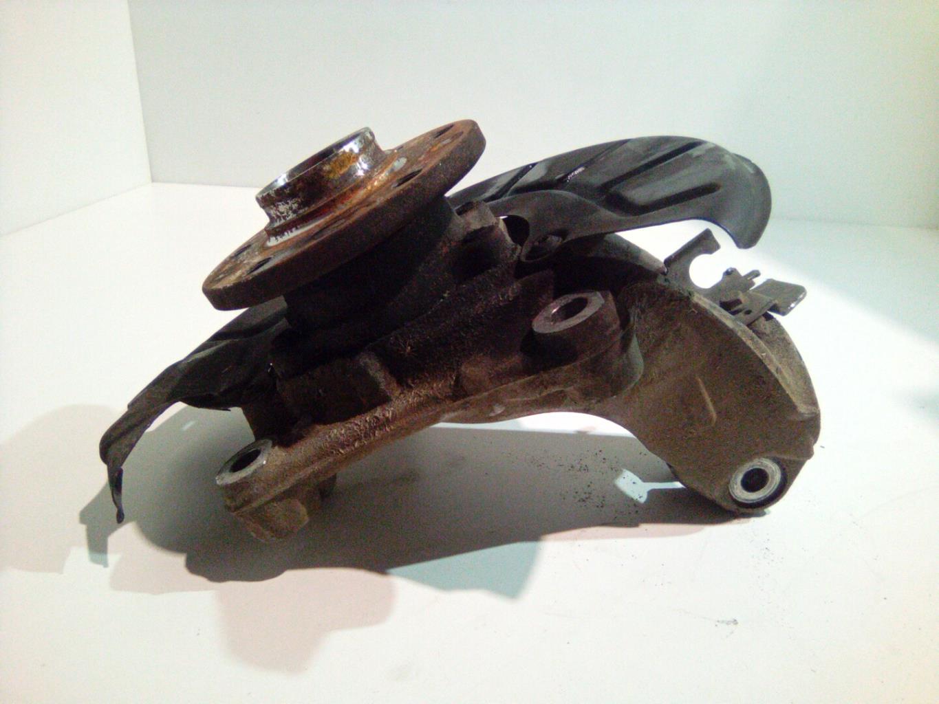 Fusee avant droit VOLKSWAGEN PASSAT 6 BREAK Diesel - 1