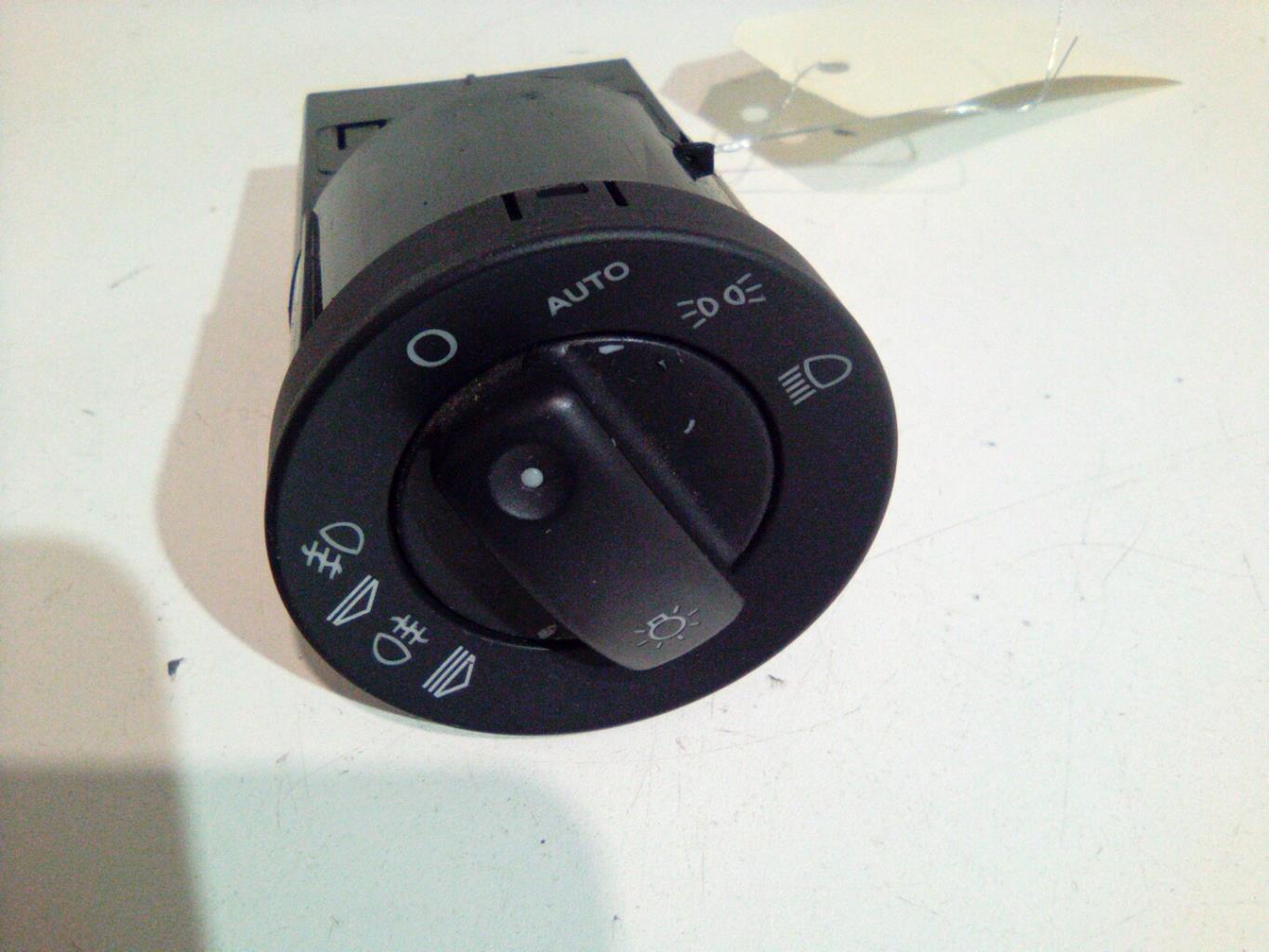 Commande de phare AUDI A4 2 AVANT PHASE 2 BREAK Diesel - 1