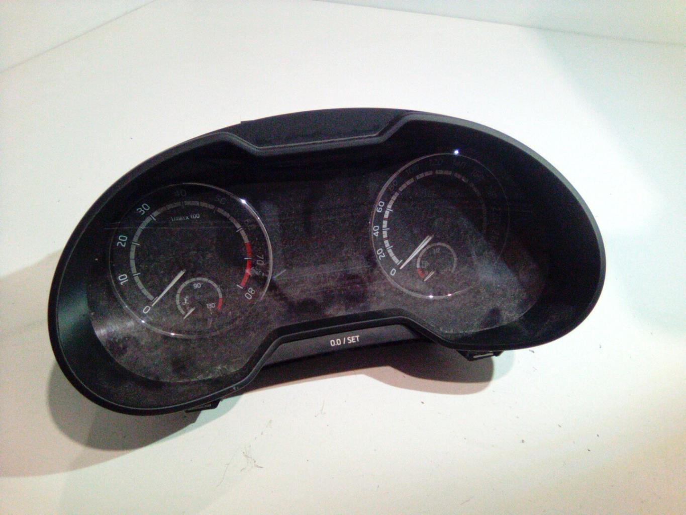 Compteur SKODA OCTAVIA 3 PHASE 1 BREAK Essence - 1