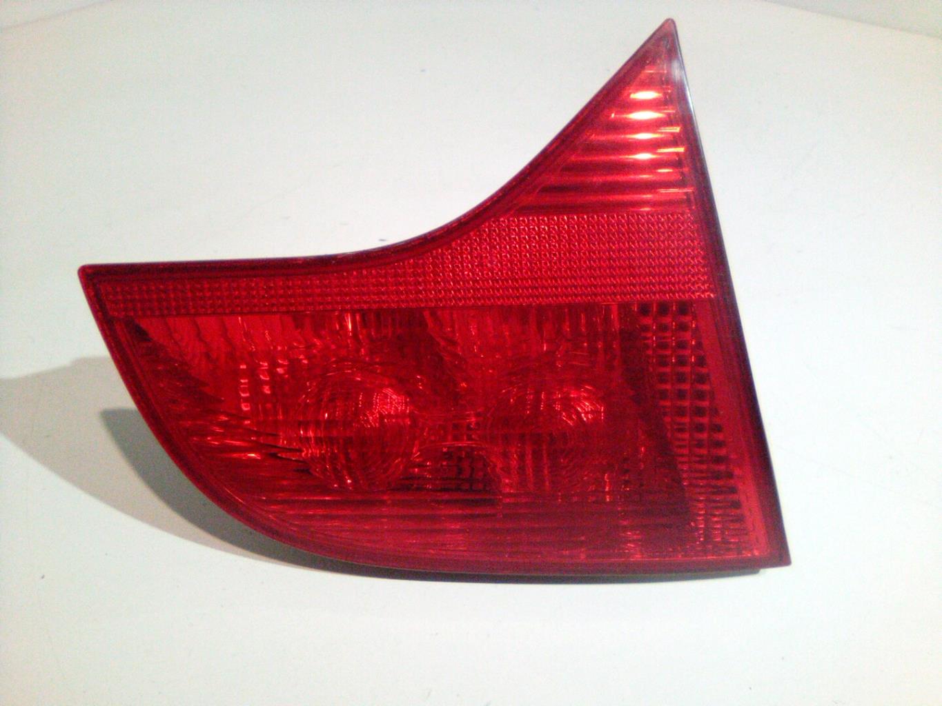 Feu arriere secondaire gauche (feux) AUDI A4 2 AVANT PHASE 2 BREAK Diesel - 1