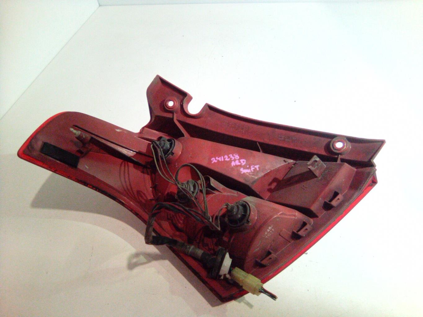 Fanale posteriore principale destro (luci) SUZUKI SWIFT 3 Diésel - 1