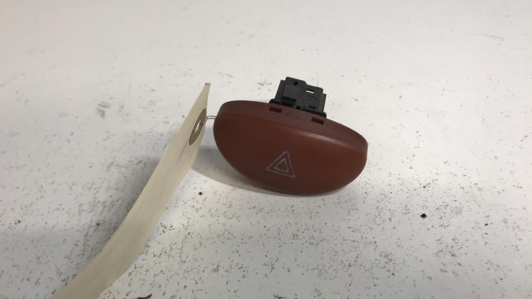 Bouton de warning PEUGEOT 206 PHASE 2 Essence - 1