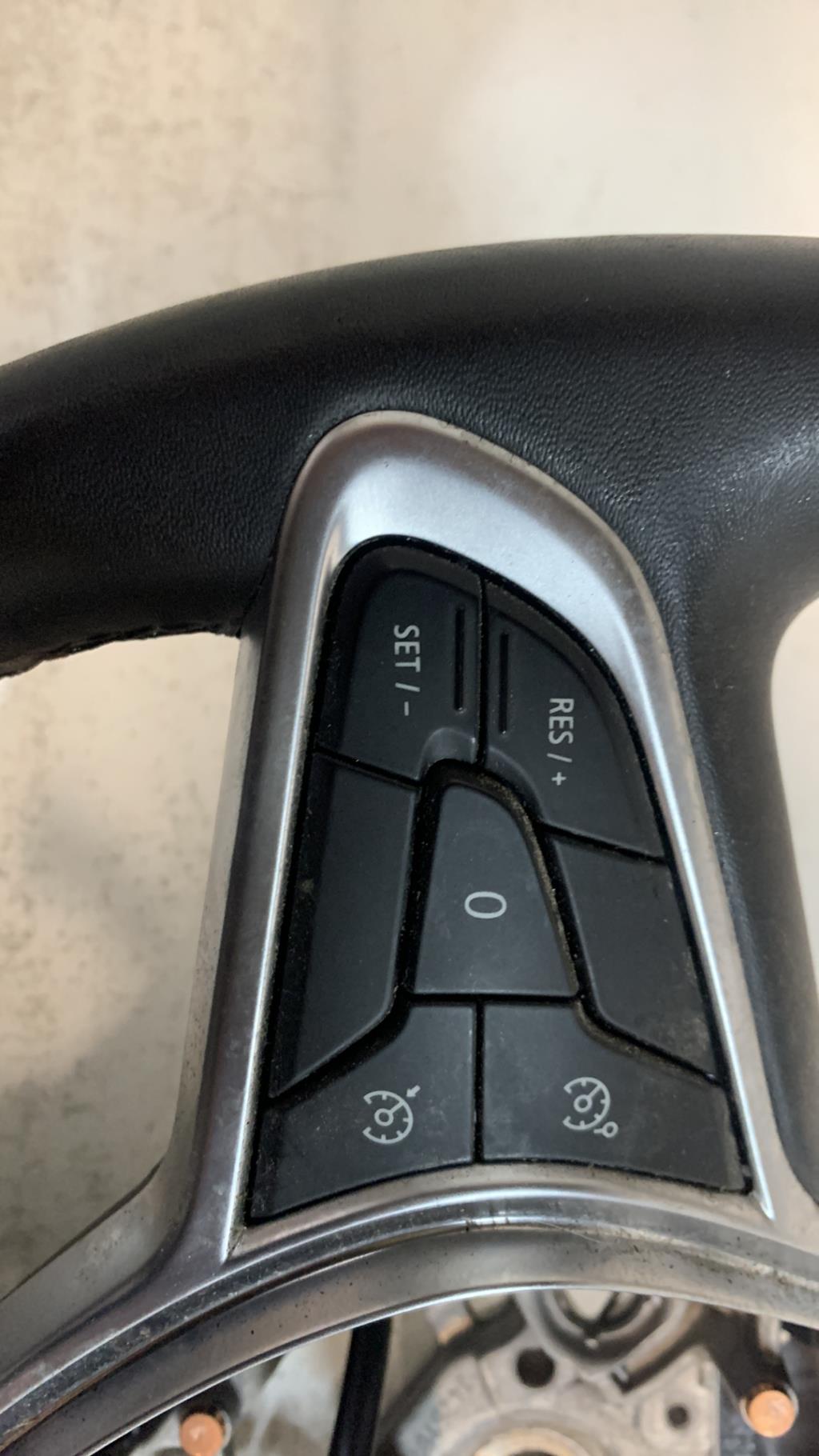 Volant RENAULT CLIO 5 Essence - 1