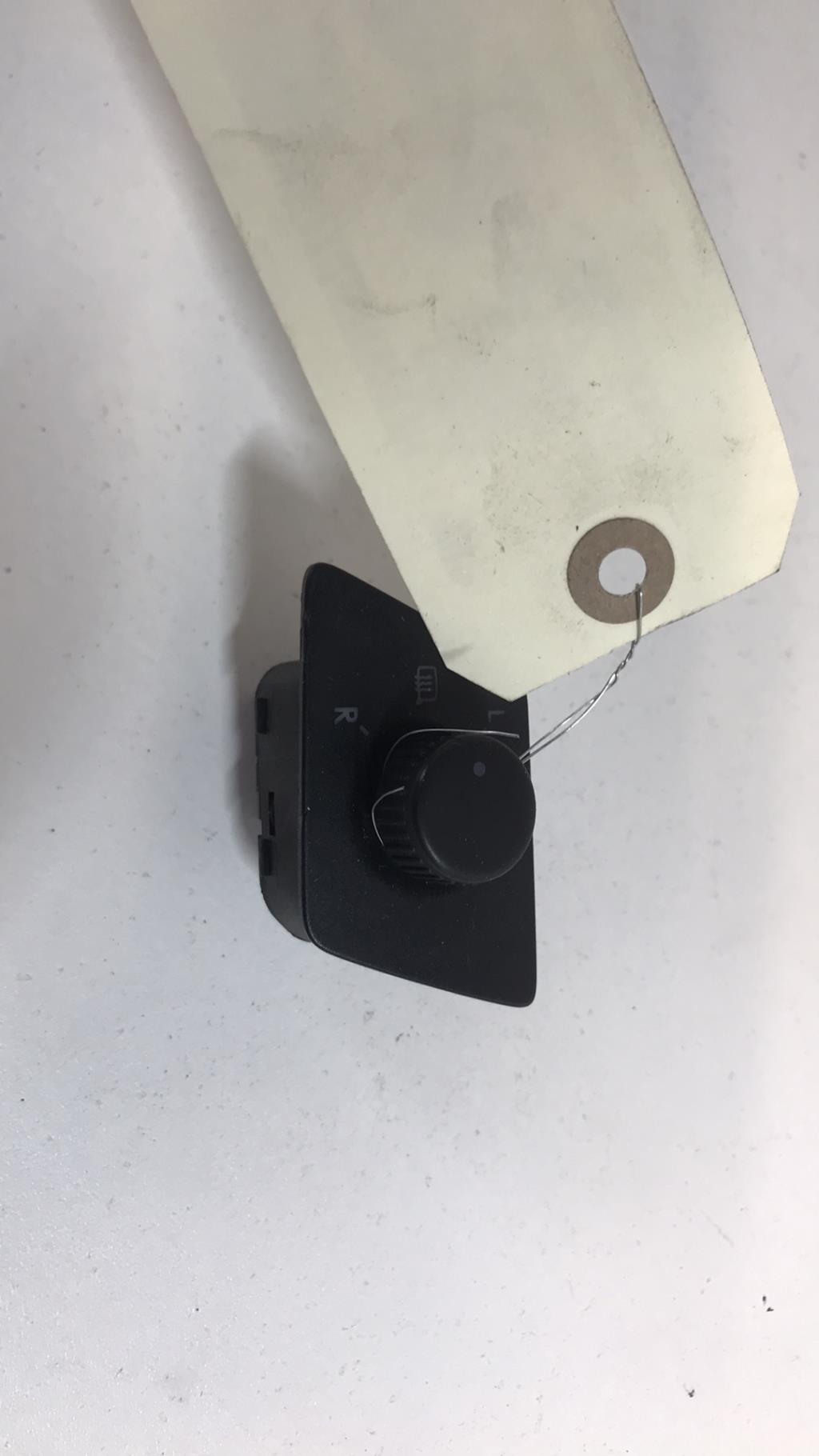 Commande retroviseurs VOLKSWAGEN POLO 4 PHASE 2 Diesel - 1