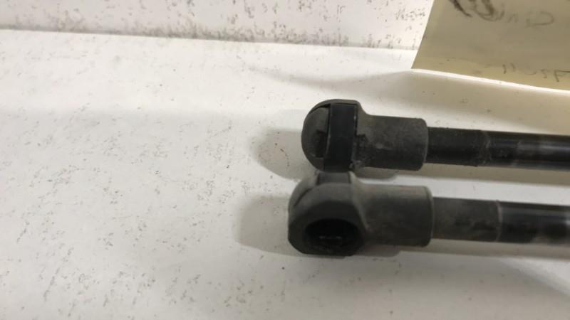 Verin de coffre BMW SERIE 1 E87 PHASE 1 Diesel - 1