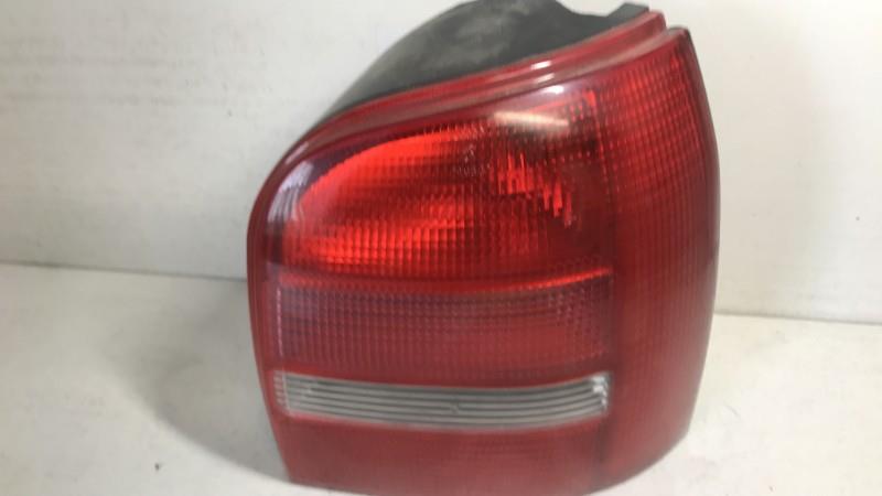 Fanale posteriore principale destro (luci) AUDI A4 1 AVANT PHASE 2 BREAK  - 1