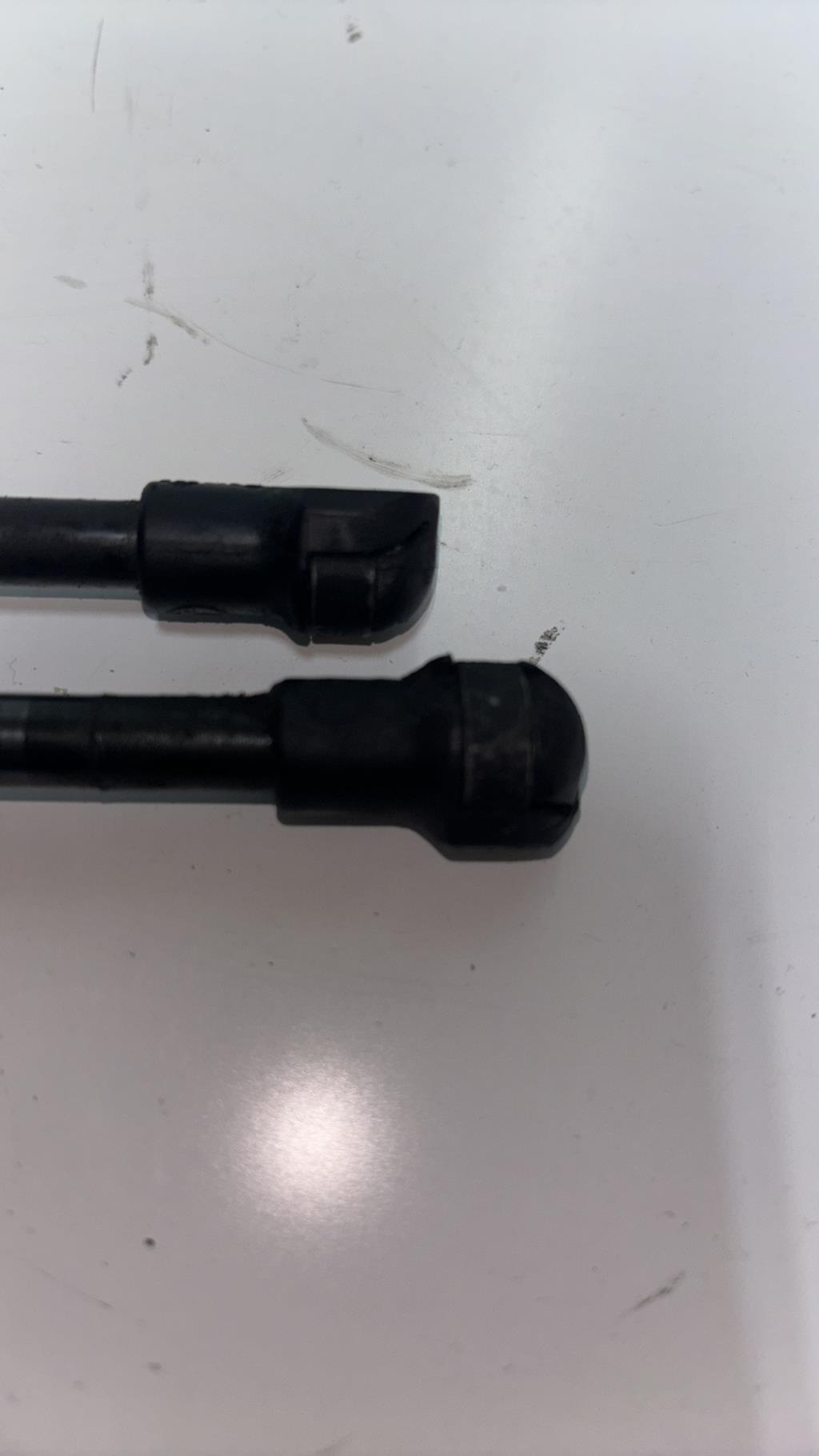 Verin de capot BMW X5 E53 Diesel - 1