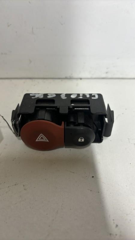 Bouton de warning RENAULT CLIO 3 PHASE 2 Essence - 1