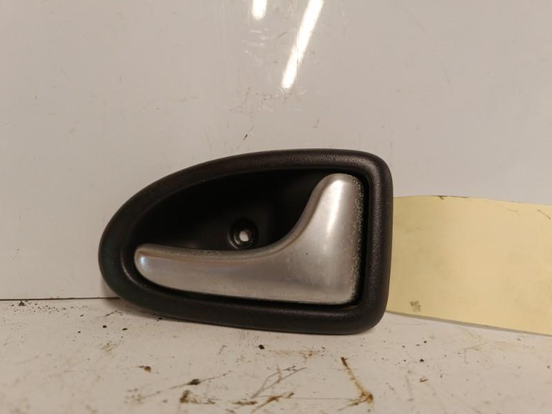 Poignee interieur avant droit RENAULT CLIO 2 PHASE 2 Diesel - 1