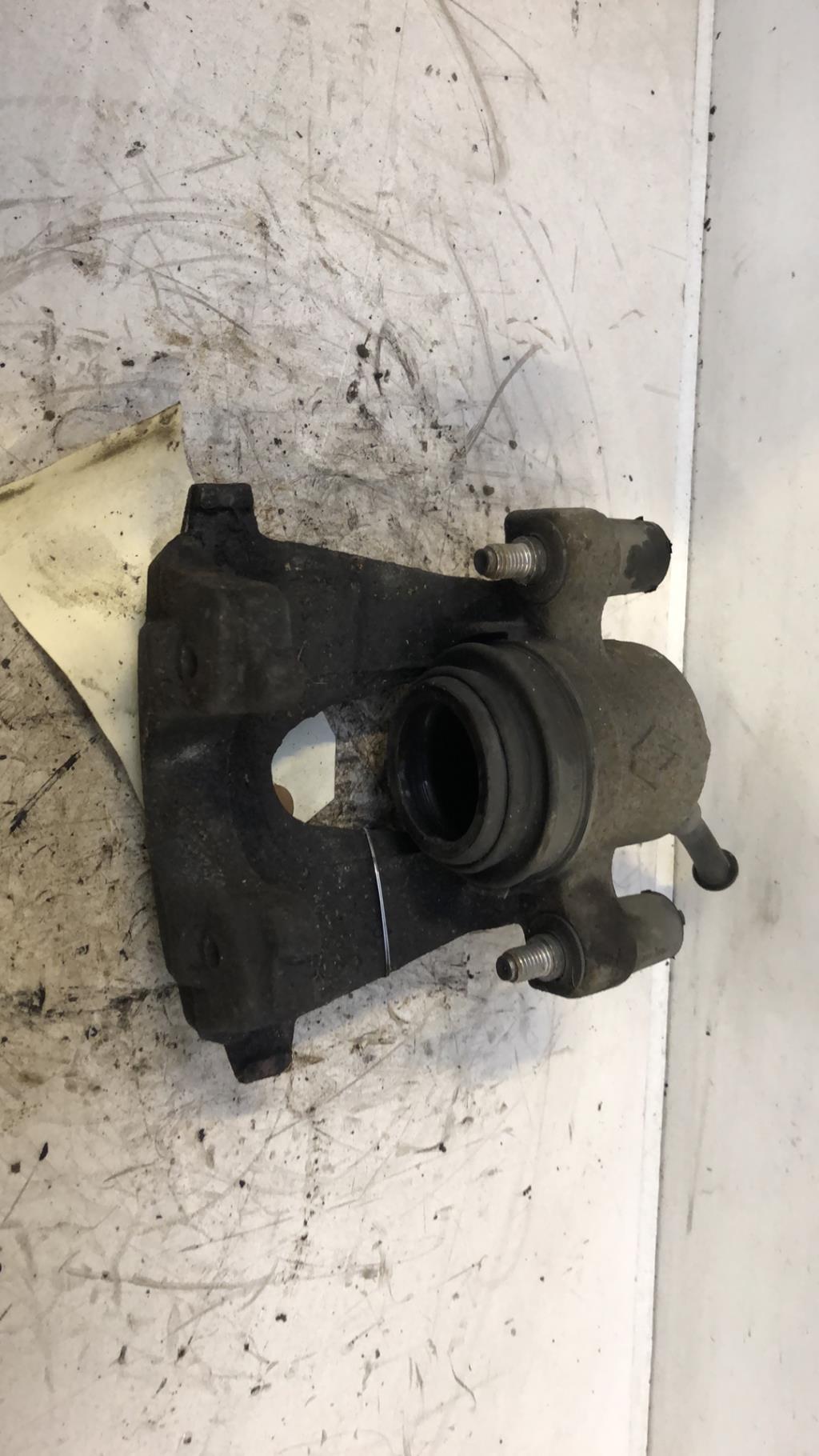 Etrier avant droit (freinage) RENAULT CLIO 4 PHASE 2 Diesel - 1
