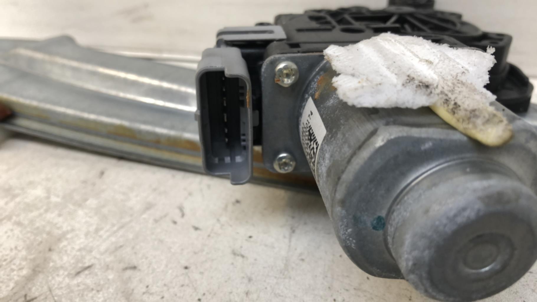 Leve vitre electrique arriere gauche CITROEN C4 2 PHASE 2 Diesel - 1