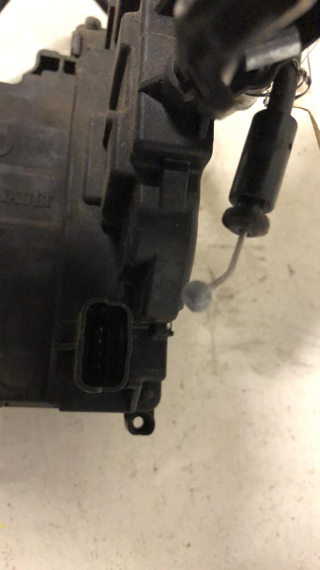 Serrure avant droit RENAULT CLIO 3 PHASE 1 Diesel - 1
