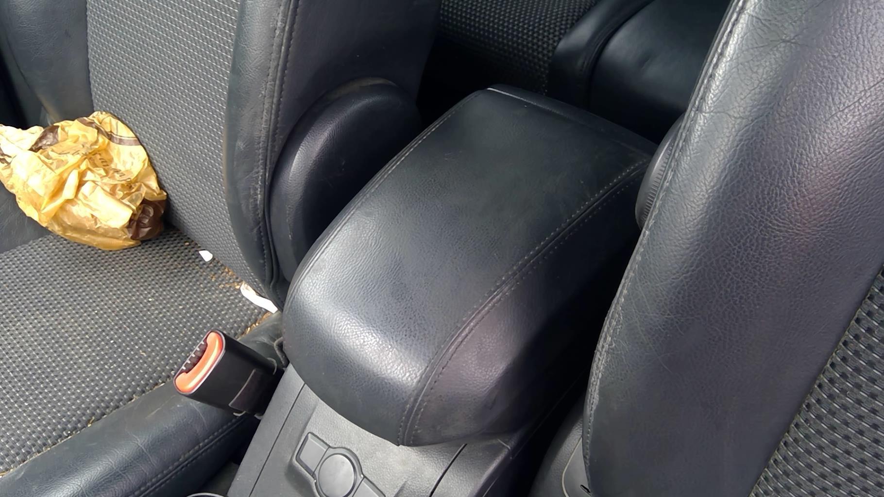 Accoudoir CHEVROLET CAPTIVA PHASE 1 Diesel - 1