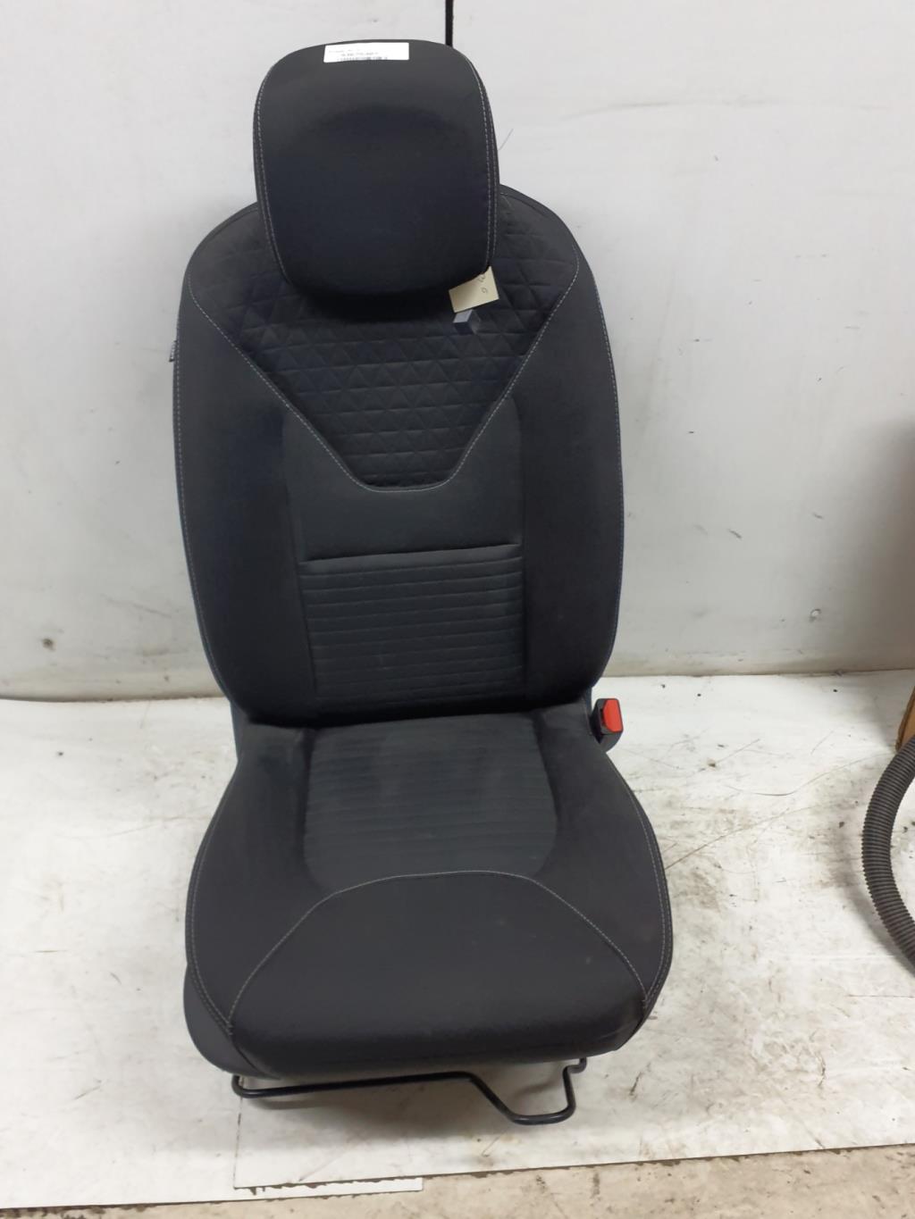 Siege avant droit RENAULT CLIO 4 PHASE 2 Essence - 1