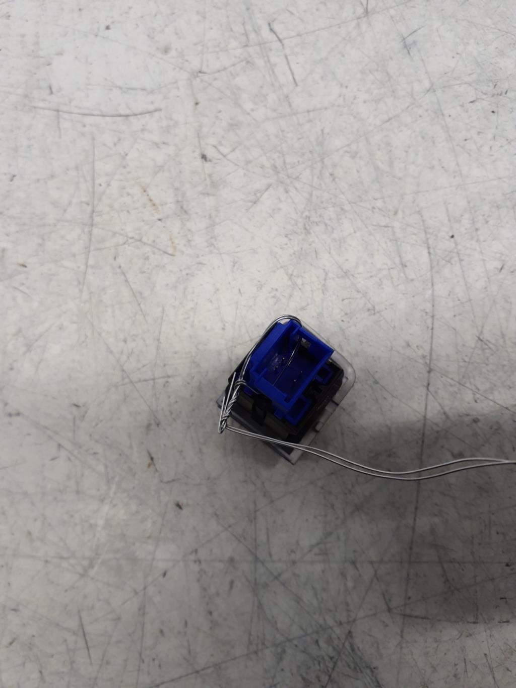 Bouton de warning PEUGEOT 208 1 PHASE 2 Essence - 1