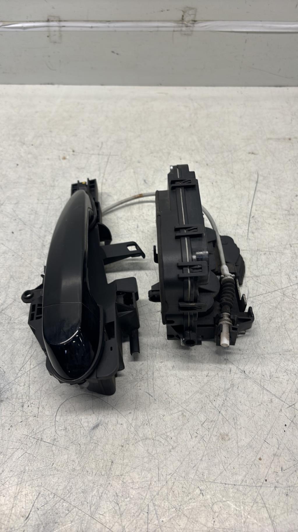 Serrure avant gauche BMW SERIE 1 E81 Diesel - 1