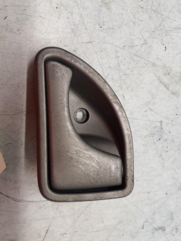 Poignee interieur avant droit RENAULT TWINGO 1 PHASE 3 Essence - 1