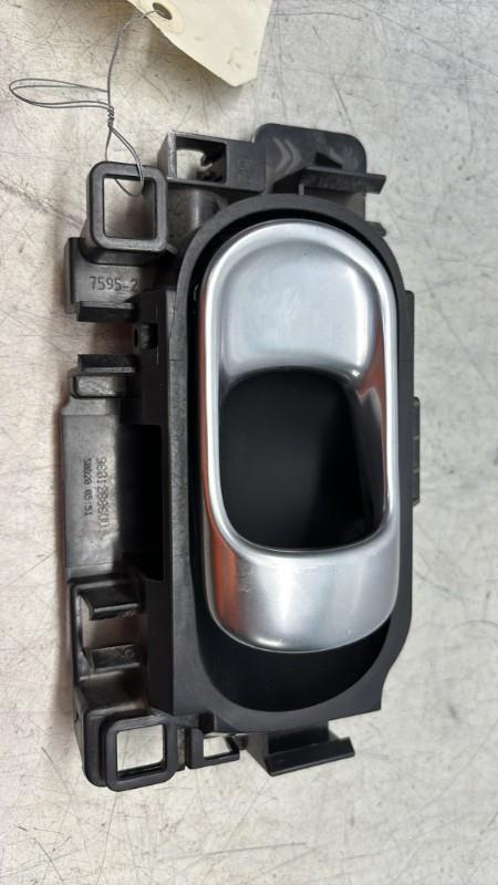 Poignee interieur avant gauche CITROEN C3 3 PHASE 1 Diesel - 1