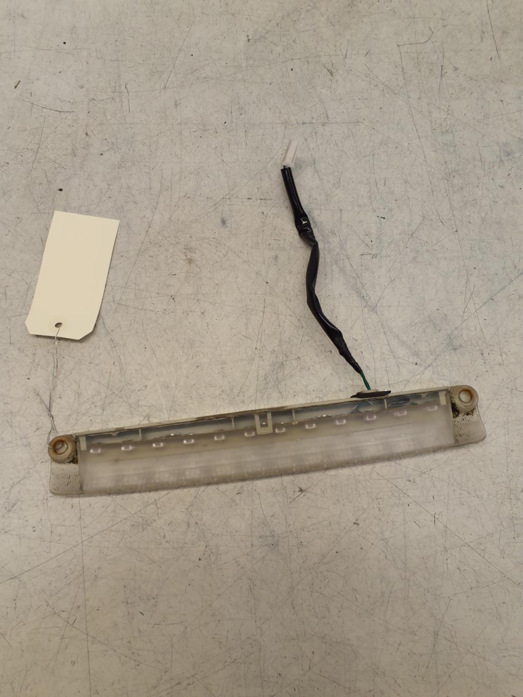 Feu arriere stop central TOYOTA PRIUS 2 Essence/Hybride - 1