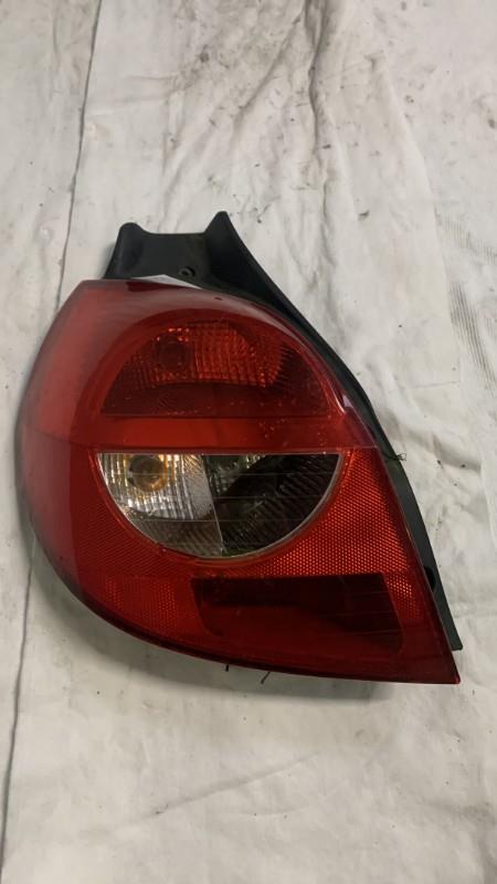 Fanale posteriore principale sinistro (luci) RENAULT CLIO 3 PHASE 1 Gasolina - 1