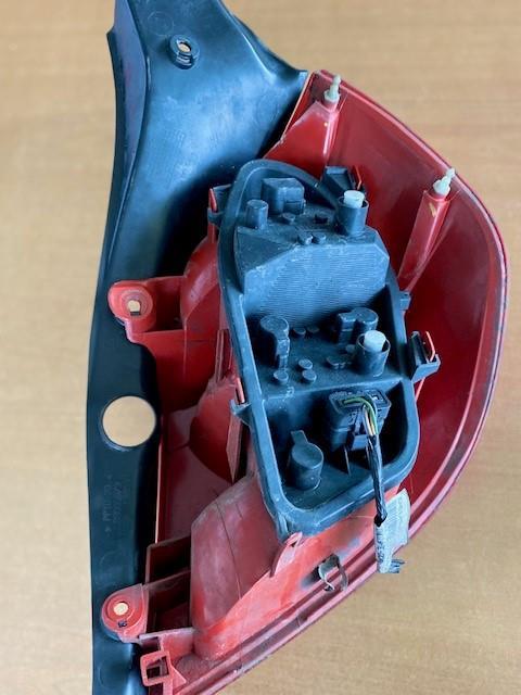 Fanale posteriore principale sinistro (luci) RENAULT CLIO 3 PHASE 1 Gasolina - 1