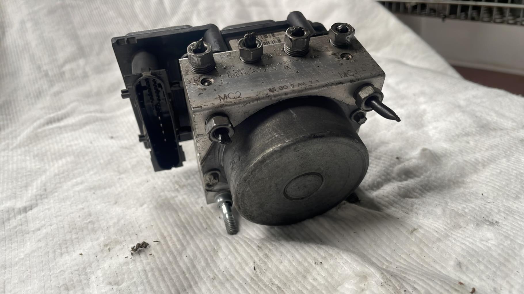 Blocco ABS (antibloccaggio freni) RENAULT CLIO 3 PHASE 1 Diésel - 1