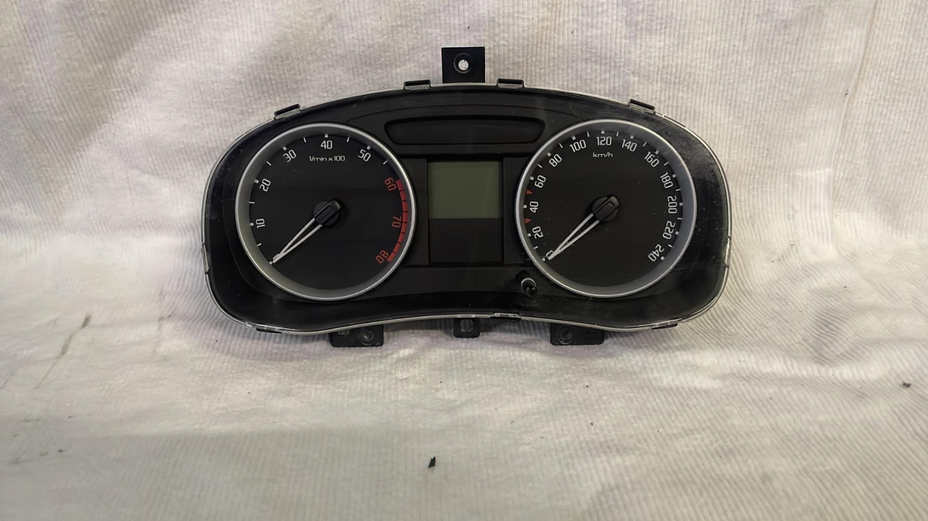 Compteur SKODA FABIA 2 PHASE 1 BREAK Essence - 1